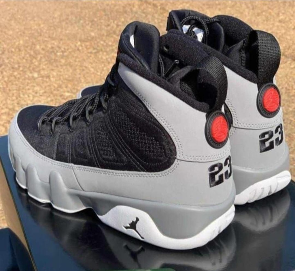 J9, Edition